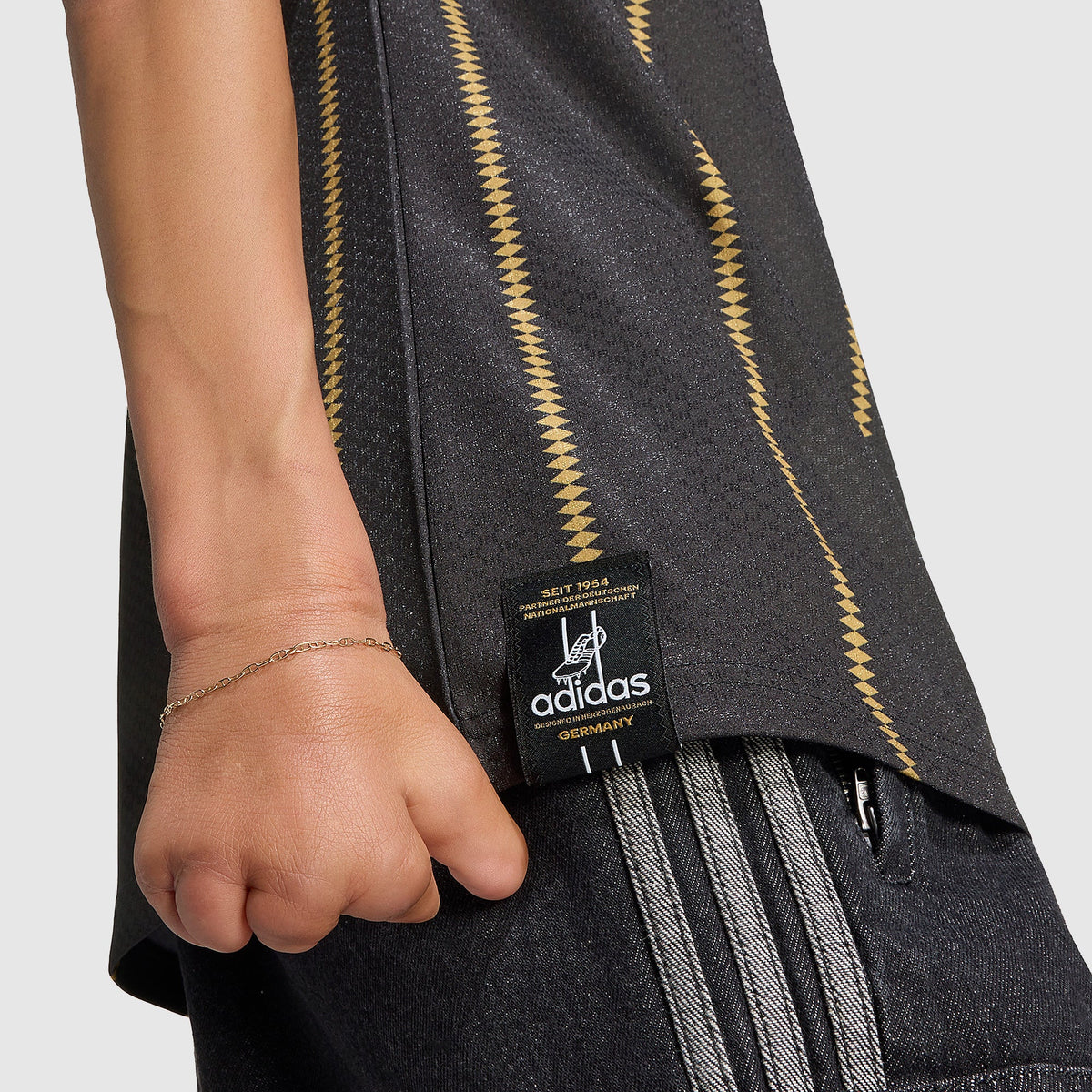 Third 26/27 Women's Shirt